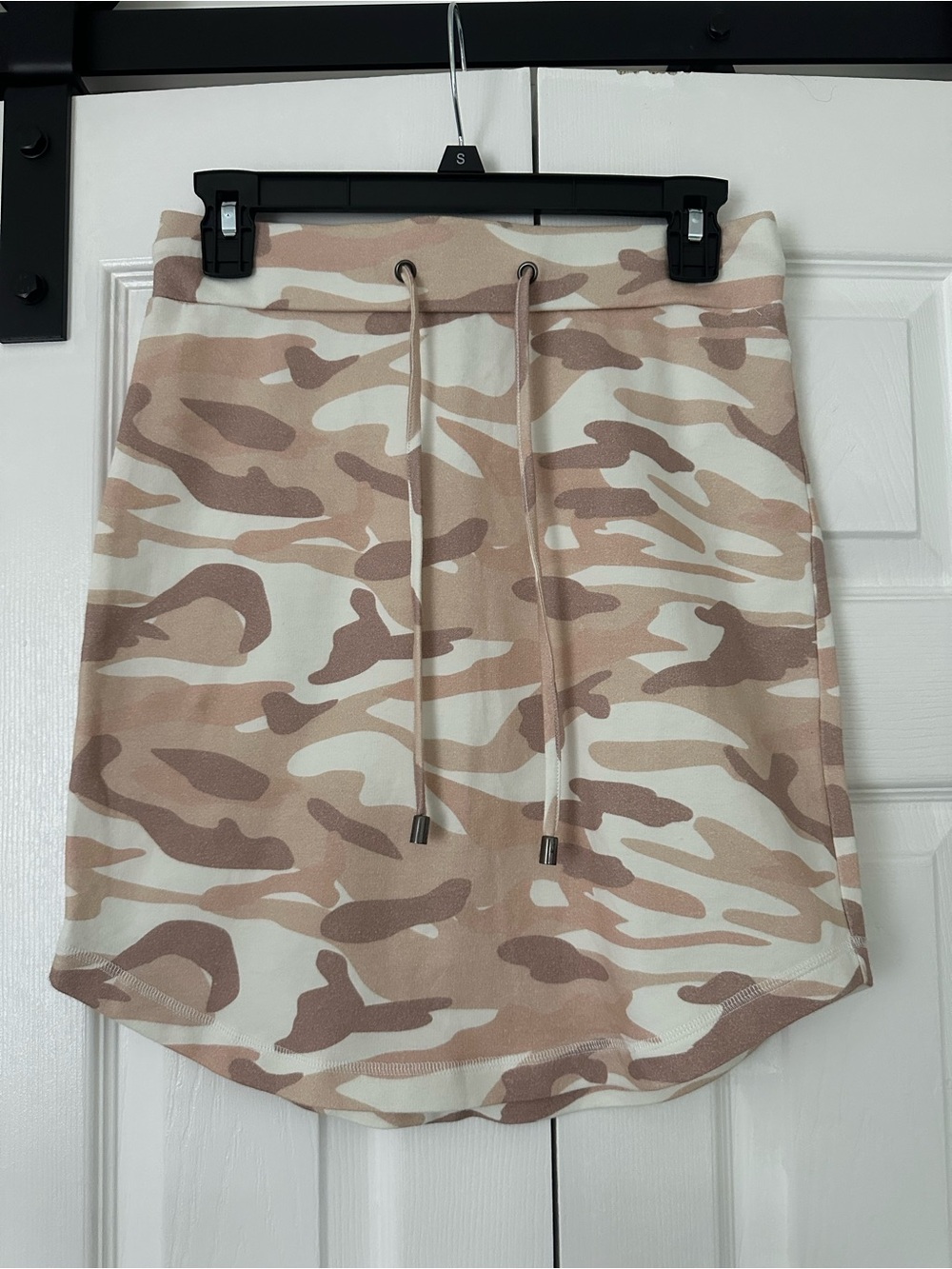 Cable & Gauge Women’s Beige Camo Skirt Size Small